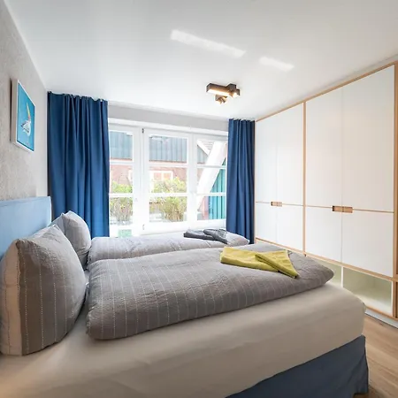 Arche Svea Lachmoewe