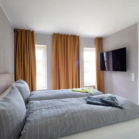 Arche Svea Lachmoewe